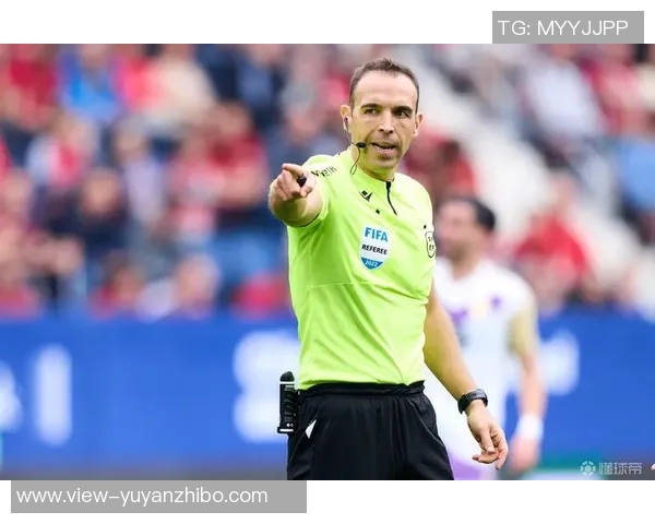 巴列卡诺主帅场边失控：VAR一会能用一会不能用，这太丢人了